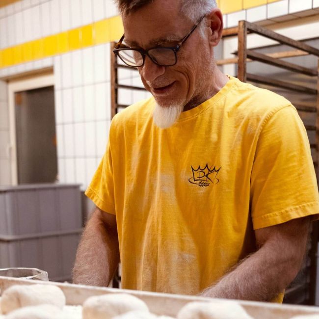 Über uns - In der Backstube am zubereiten