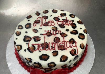Torte online bestellen - Geburtstagstorte Leoparden-Optik